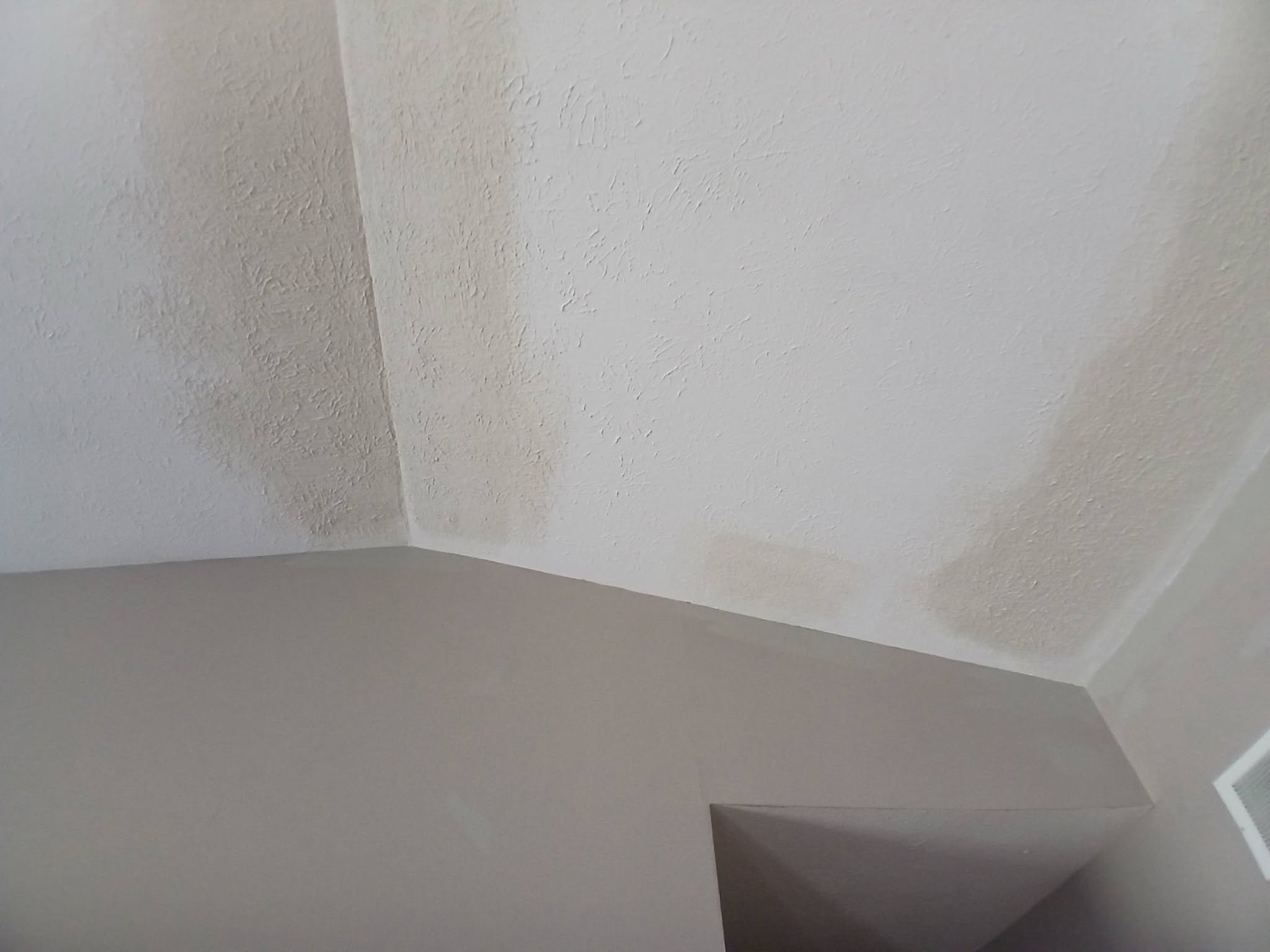Repaired ceiling corner, smooth and blended